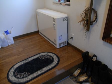 玄関蓄熱暖房器設置